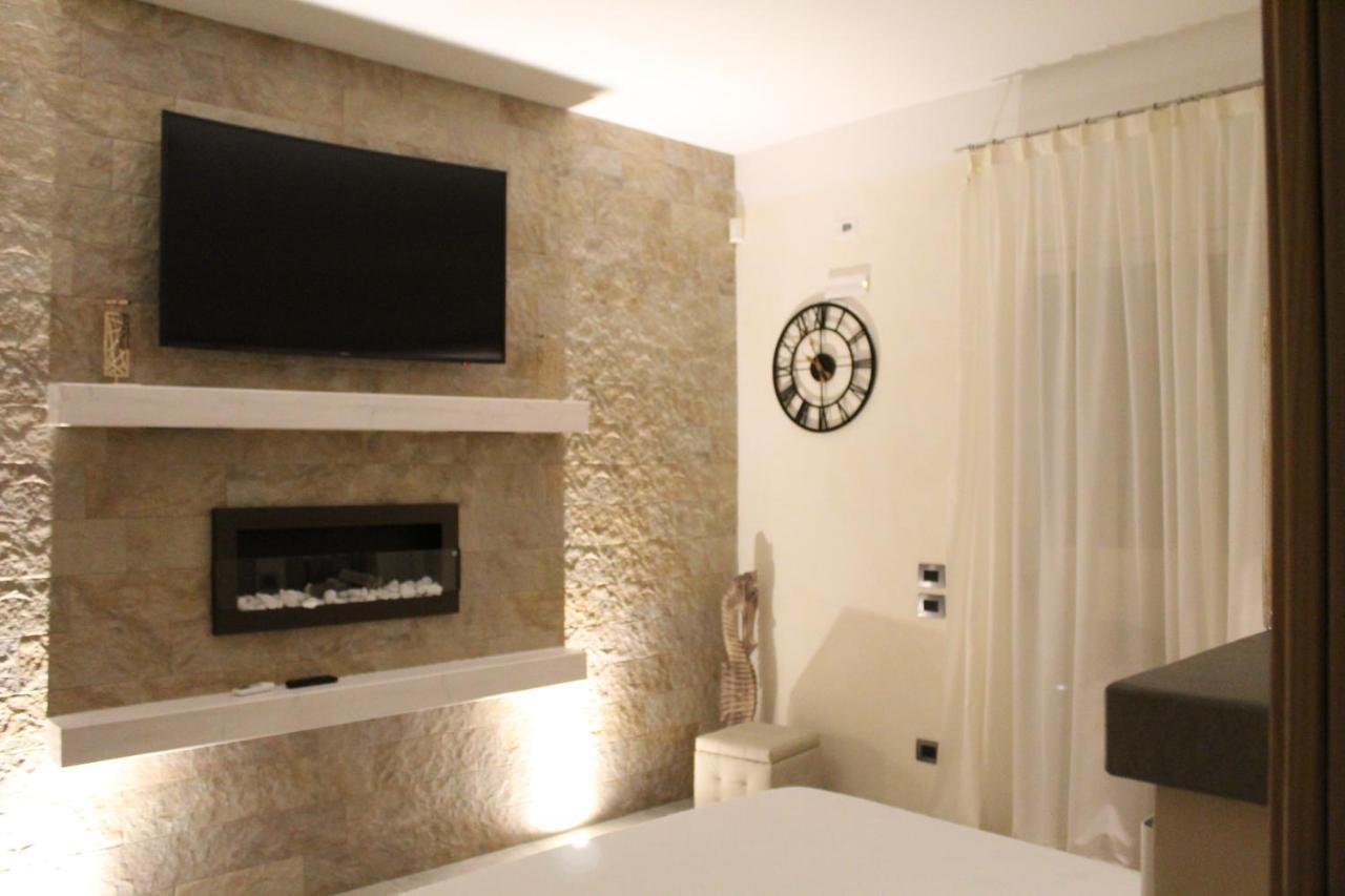 Villa Martina Luxury Rooms Десенцано дел Гарда Екстериор снимка