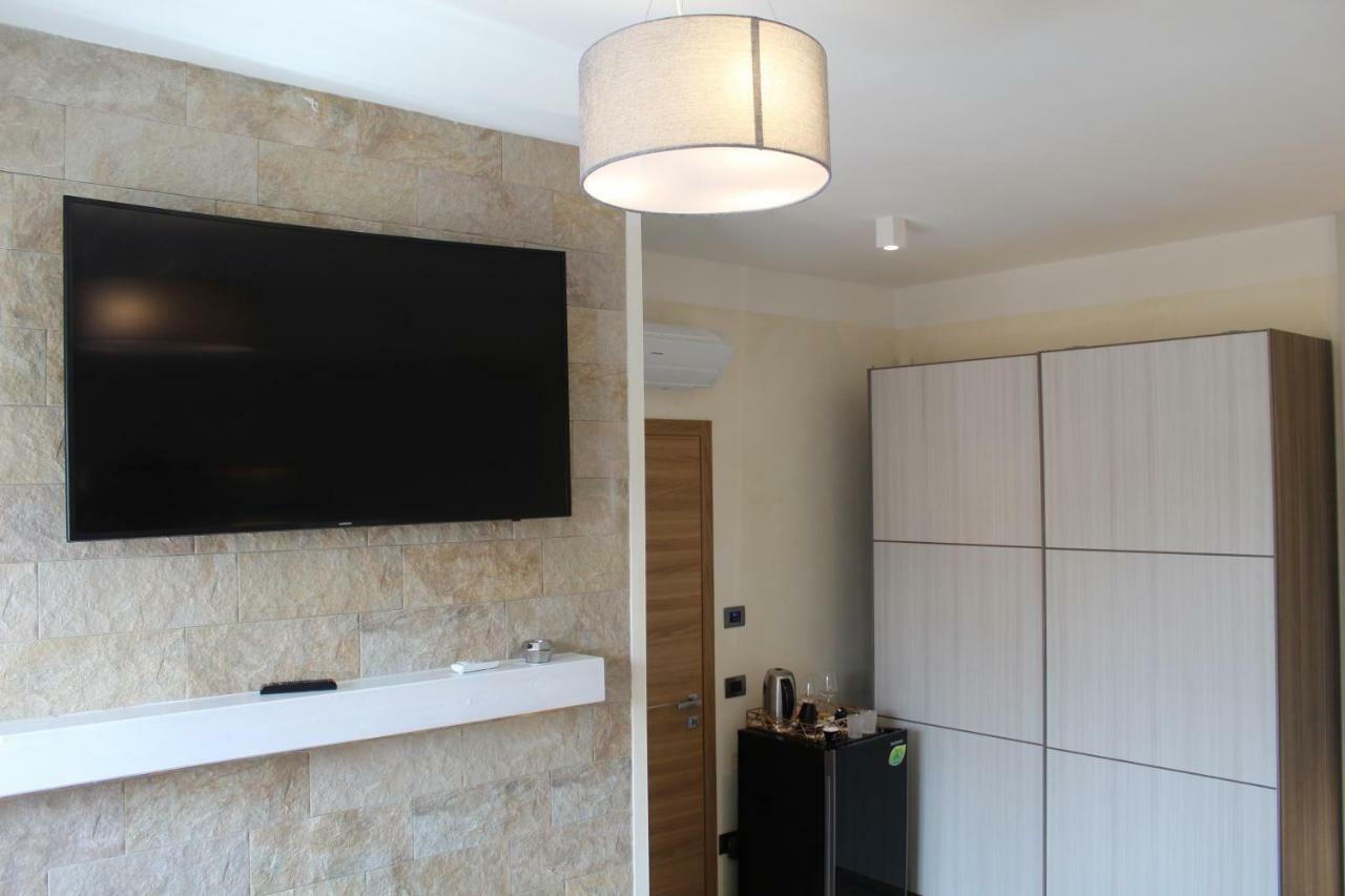Villa Martina Luxury Rooms Десенцано дел Гарда Екстериор снимка